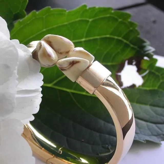 Roségold-Armspange mit drei gefassten Grandeln